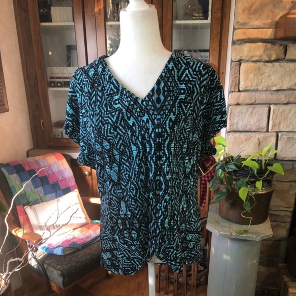 DANA BUCHMAN SIZE MEDIUM TURQUOISE AND BLACK MOCK FRONT TIE V/NECK SLEEVELESS